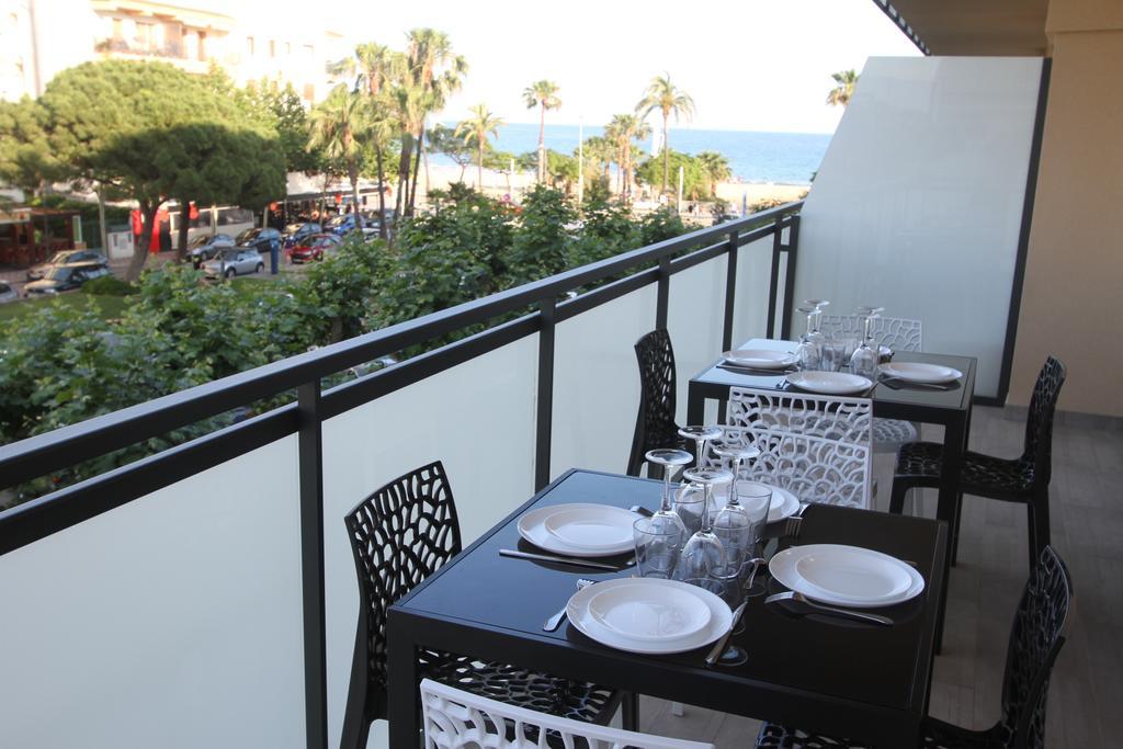 Apartamentos Cambrils Playa Spa エクステリア 写真